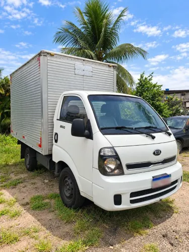 Kia UK2500 HD 2.5 Diesel 2014 - Baú Fechado - 1.810 kg de Carga