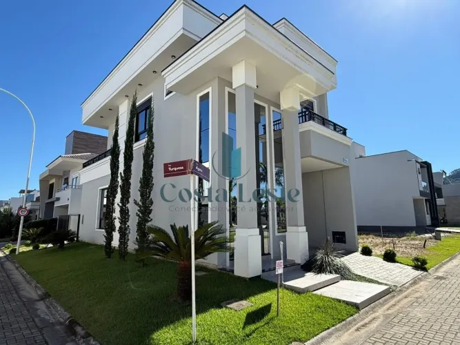 Excelente casa de 3 dormitórios com suíte e demi-suíte em condomínio fechado