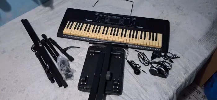 Teclado Musical Alesis Melody 61 MKII