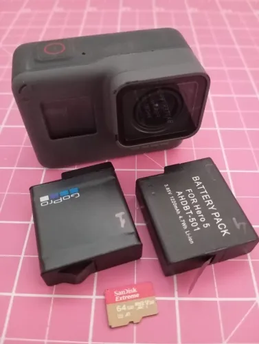 GoPro Hero 5 Black com 2 Baterias e Cartão De 64gb - Câmera de ação
