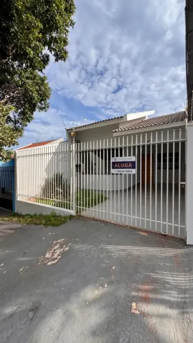 Excelente Casa com Suíte e Área Gourmet