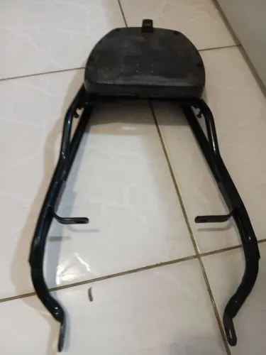 Bagageiro e suporte universal para bau