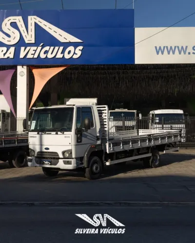 Ford Cargo 816 - Ano: 2015 - Carroceria