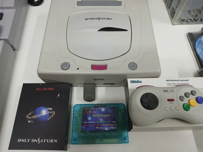 Sega Saturn branco completo com Saroo