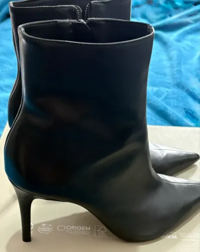 Bota feminina Arezzo 