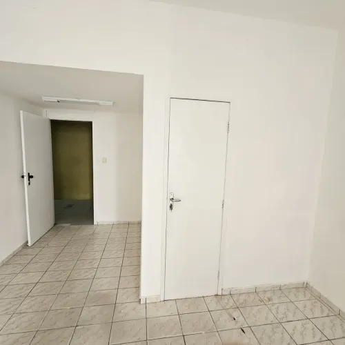Sala comercial no Edifício C. Rolim.