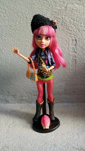 Boneca Howleen Wolf 13 desejos monster high