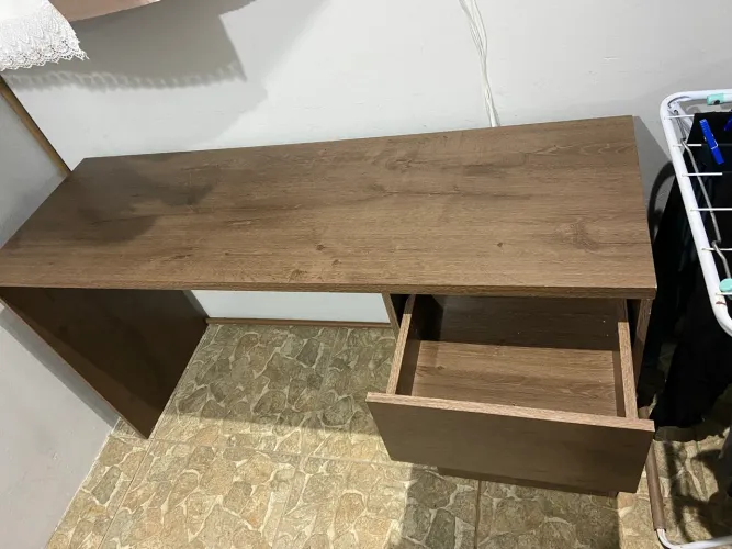Escrivaninha com 3 gavetas