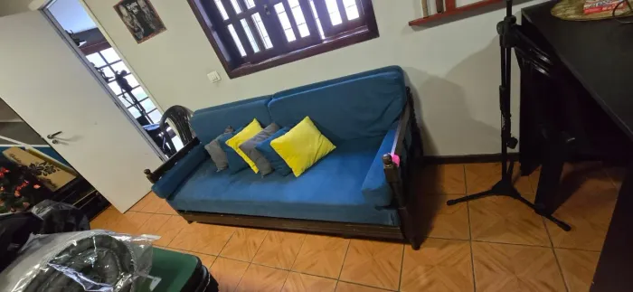 Sofá cama madeira maciça azul - ótimo estado