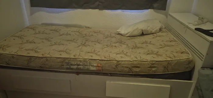 DOAÇÃO - Cama baú com cama auxiliar (e colchões)