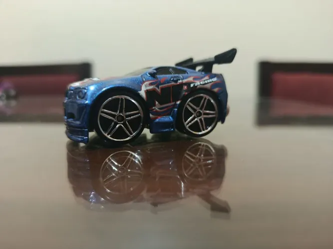 Miniatura Hot Wheels OUT-A-LINE