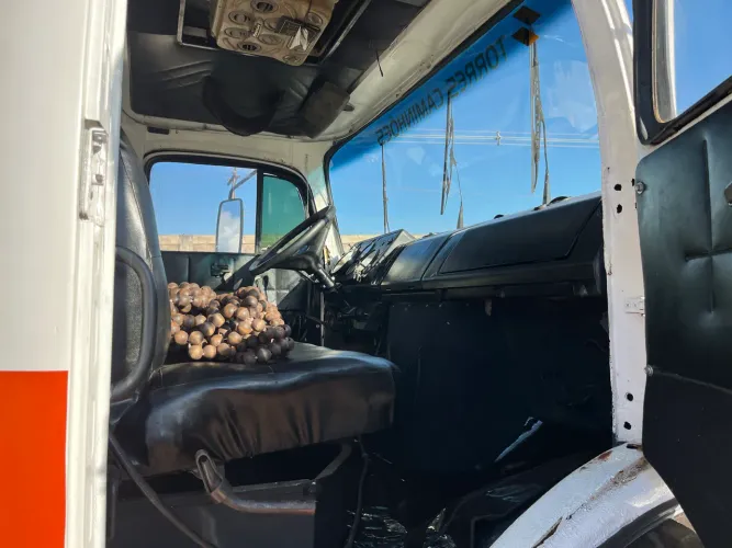 Vendo este caminhão caçamba ano 1989 MB 1318
