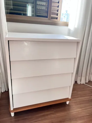 Cômoda 4 Gavetas - Cor Branca super conservada! 
