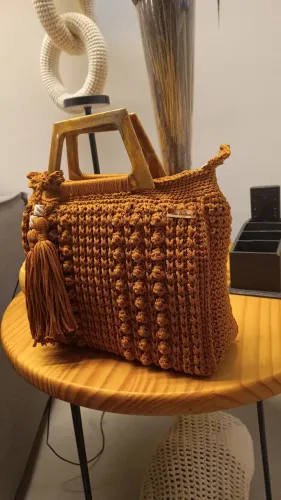 Bolsa em crochê - trabalho artesanal - feito a mão
