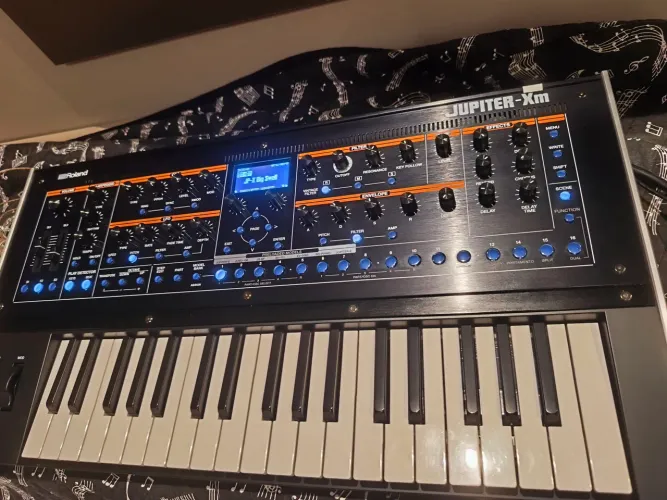 Roland Júpiter XM 