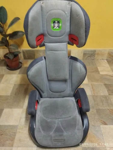 Banco infantil para carro
