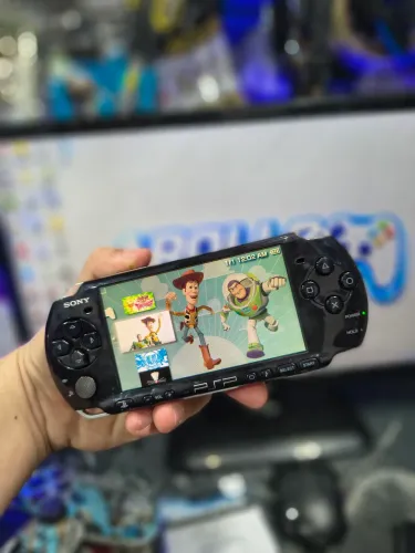 Vendo Psp modelo 3001 D-E-S-B-L-O-Q-U-E-A-D-O micro sd 16gb leia a descrição