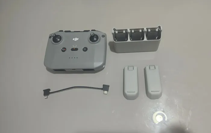 Controle RC-N3 + Hub com 2 Baterias DJI Neo