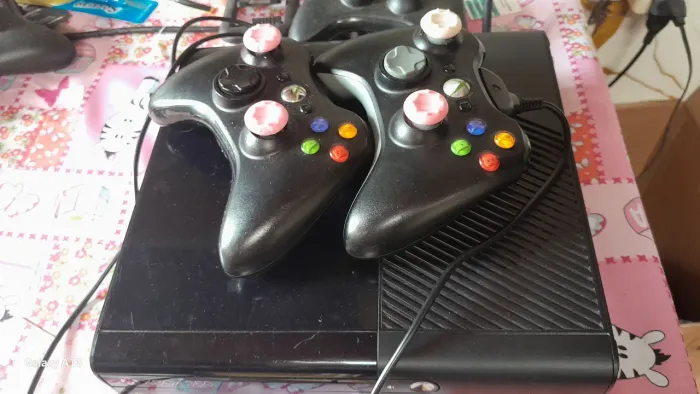 Vendo XBOX260 usado destravado.