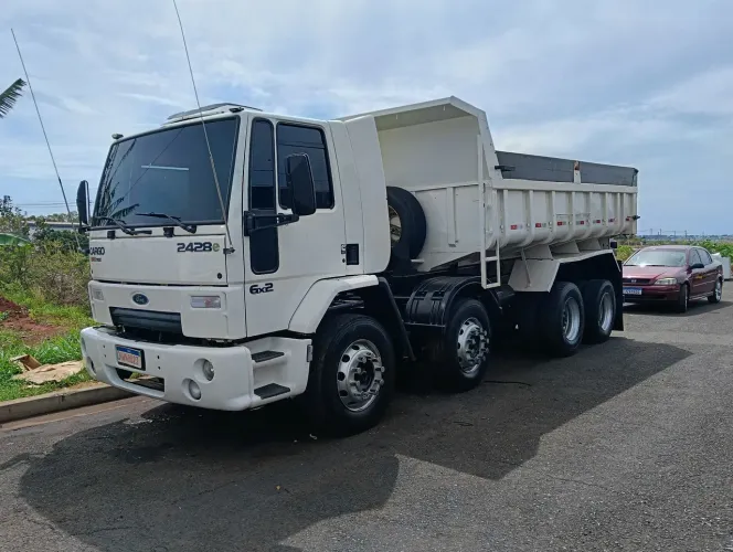 Vendo ou troco caminhão Ford cargo 2428 caçamba bitruck