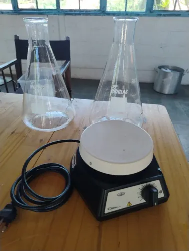  Agitador Magnetico 6 litros, 110V + 2 Erlenmeyer 2000ml