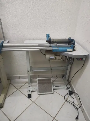 Vendo Máquina de Cortar Friso e Viés em excelente estado.