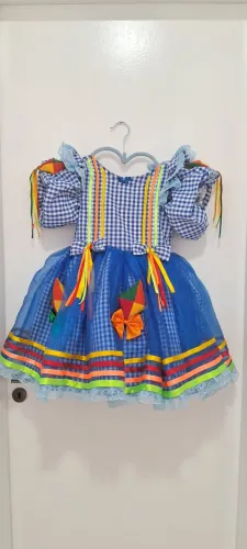 VESTIDO JUNINO INFANTIL + 1 par de laço (5 anos)