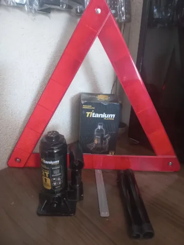 Macaco hidraulico pequeno mais triângulo 