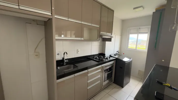 Apartamento semi mobiliado