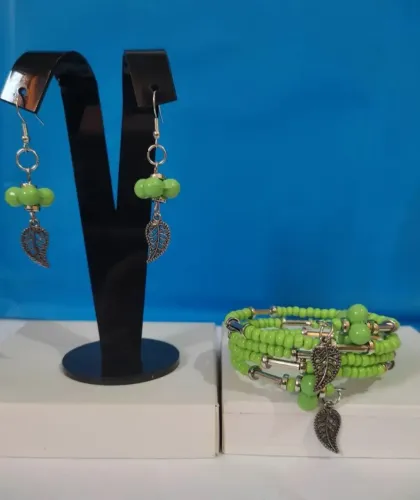 Conjunto Artesanal Brinco + Pulseira Verde Lima (Novo / Feito a Mão)