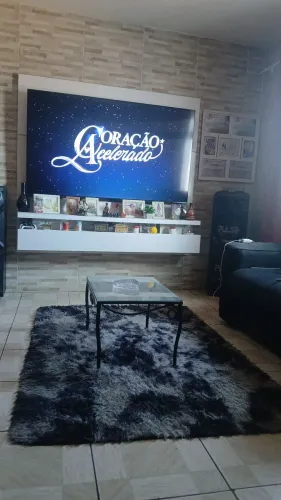 Tv tcl QLED 75 polegada tem 1 mês de uso