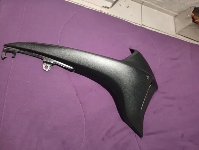 Asa do tanque lado direito Cb 300R original Honda