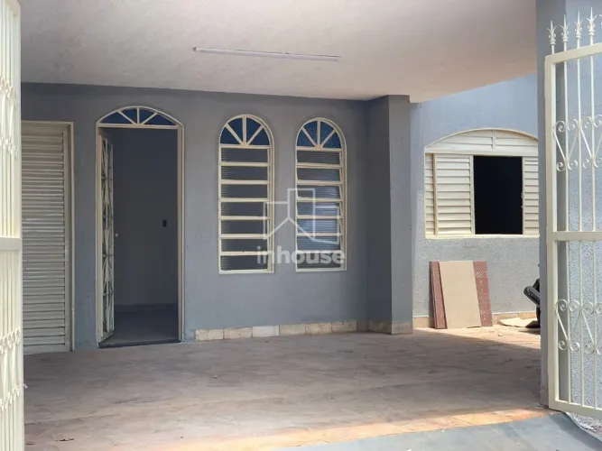 Casa Padrão à Venda em Vila Carvalho - Ribeirão Preto