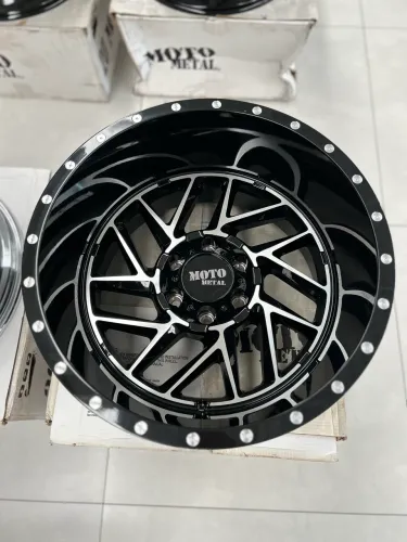 Jogo De Roda Moto Metal MO9852 Preto Brilhante 6x139 - 20x12 Offset -44 (Nv)