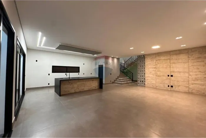 Casa de Alto Padrão com 3 Suítes e Piscina no Condomínio Villa Real Bragança Paulista/SP.
