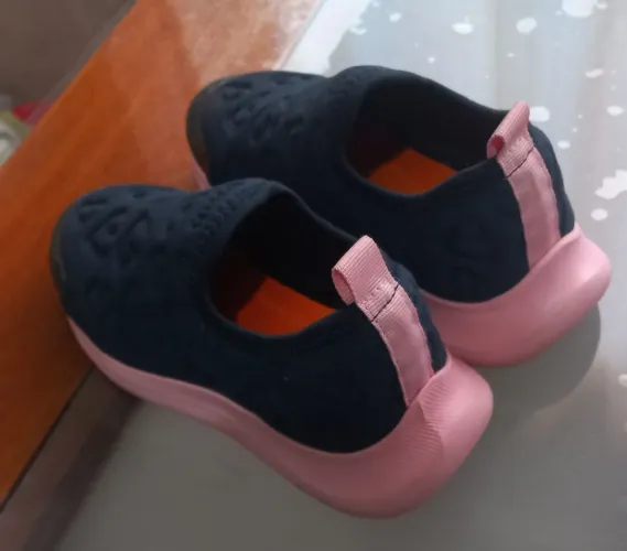 Vendo tênis infantil marca BiBi, número 28, usado mas em boa conservação.