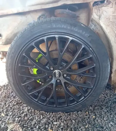 Jogo de rodas BBS 18" 5 x 100 com pneus