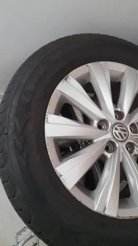 Rodas de liga leve aro 15 com quatro pneus seminovos faço r$ 2.600 à vista leia o anúncio