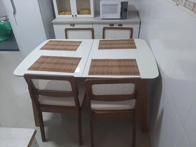 Montador de mesas e cadeiras