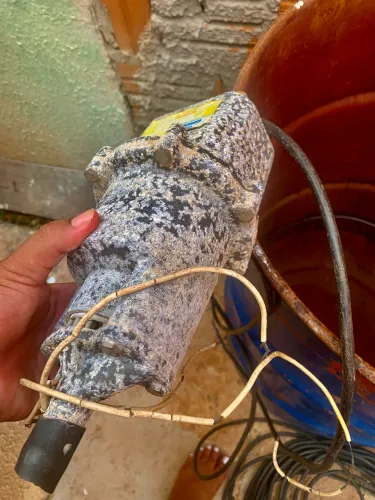 Bomba submersa (sapo)   