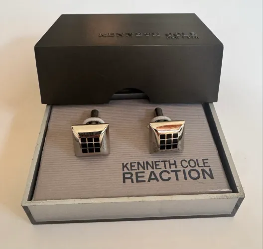 abotoaduras da marca Kenneth Cole Reaction