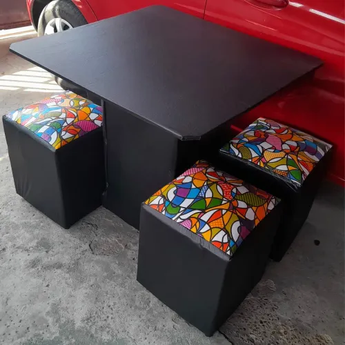 Sala de jantar com 4 puffs a pronta entrega