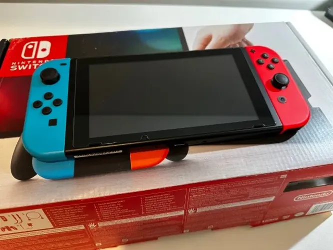 Nintendo Switch v1 Original sem desbloqueio (excelente estado de conservação)