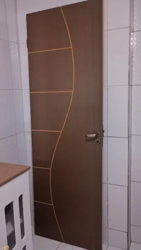 Porta com trinco