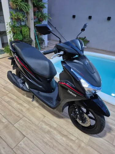 Yamaha Fluo 125 ABS 2025 com apenas 1.433 km rodados e IPVA 2026 pago.