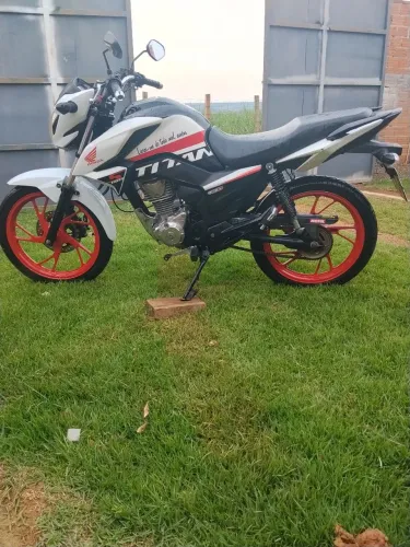 Vendo ou troco 160 Titan 2020