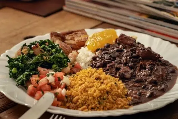 Quentinhas, marmitas fit e congelados feitos por nutricionista