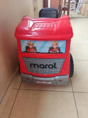 Carrinho Truck Bombeiros da marca Maral