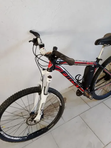 Bike urbana profissional aro 29 todos componentes Shimano