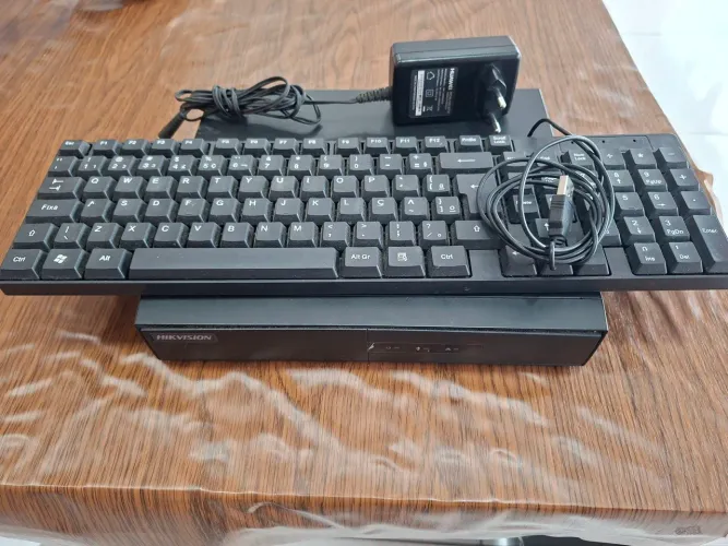 Gravador DVR Hikvision 8 Canais DS-7208HGHI-F1/N - Polo Manaus + Fonte + Teclado